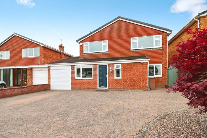 4 Bedroom Link Detached House For Sale In Lawns Avenue, Raby Mere, CH63