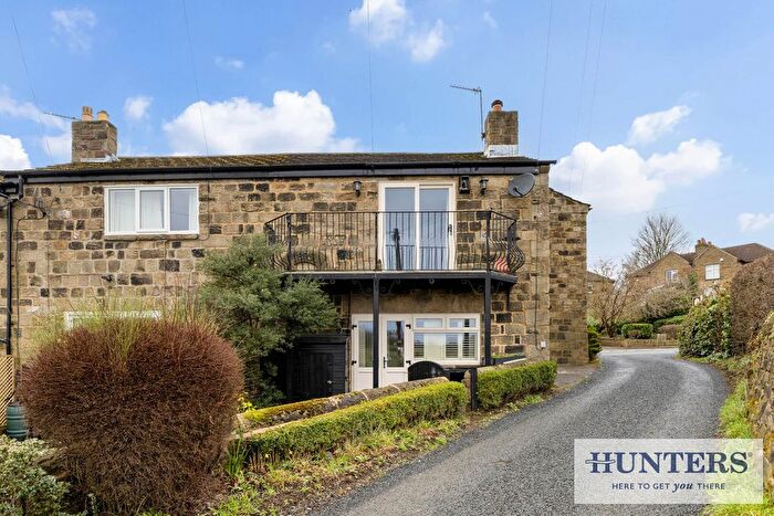 2 Bedroom Mews For Sale In Carlton Mews, Guiseley, Leeds, LS20