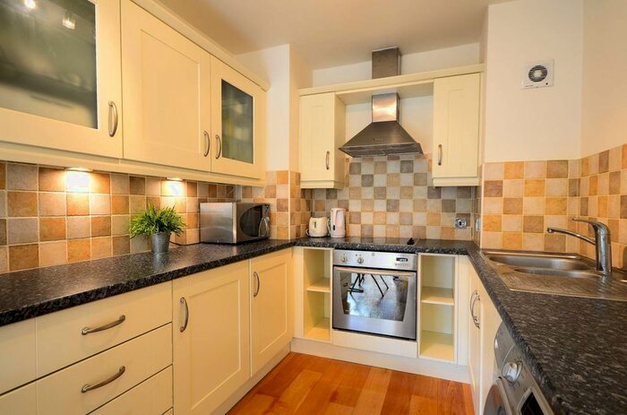 1 Bedroom Flat To Rent In Hillyard Street, Stockwell, London, SW9