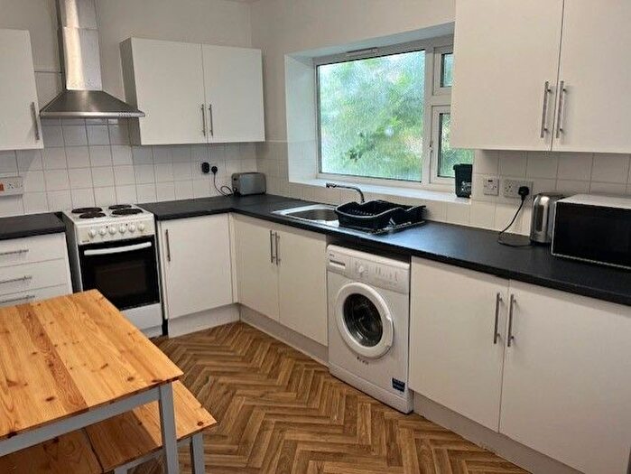 4 Bedroom Flat To Rent In Mirador Crescent, Swansea, SA2