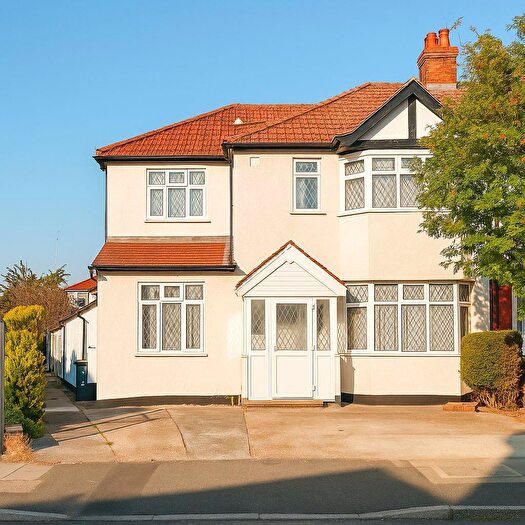 2 Bedroom End Of Terrace House To Rent In Byron Avenue, New Malden, KT3