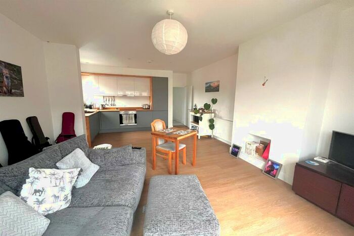 2 Bedroom Flat To Rent In Victoria Road, Emsworth, PO10