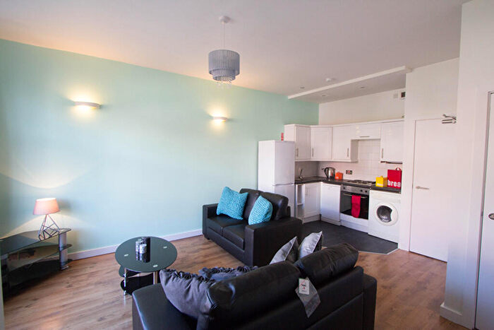 3 Bedroom House To Rent In Beechwood View, Leeds, LS4