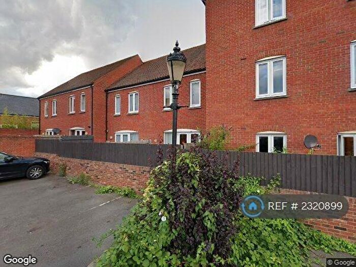 2 Bedroom Flat To Rent In Coopers Yard, Hitchin Herts, SG5