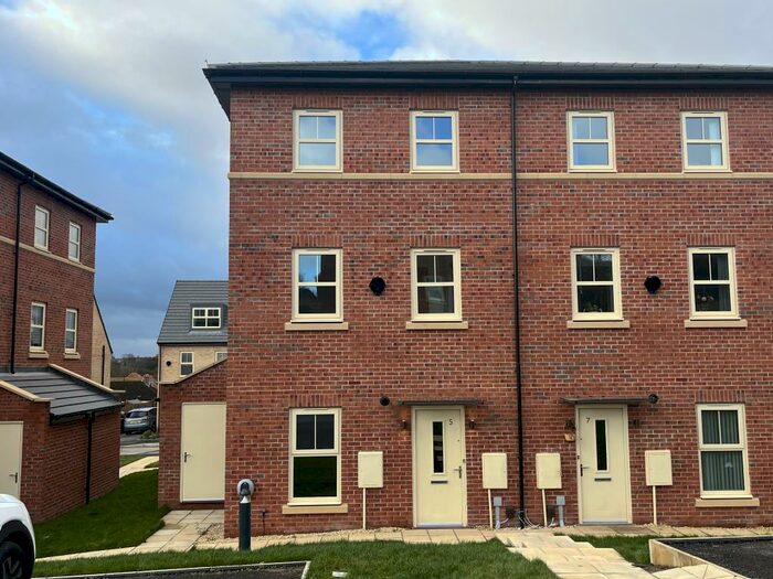 2 Bedroom House To Rent In Middleham Lane, Leeds, LS14