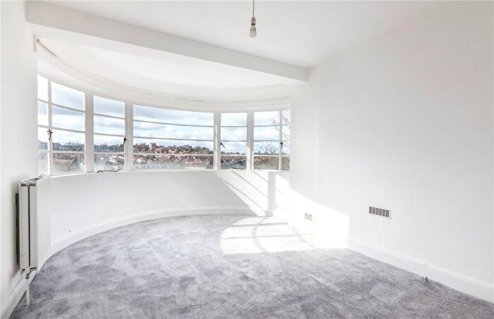 2 Bedroom Apartment For Sale In Hornsey Lane, London, N6
