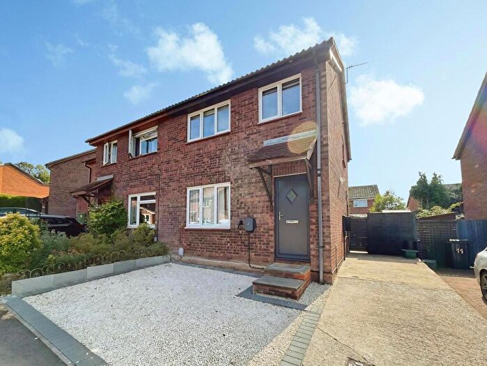 3 Bedroom Semi-Detached House For Sale In Oldberg Gardens, Basingstoke, RG22