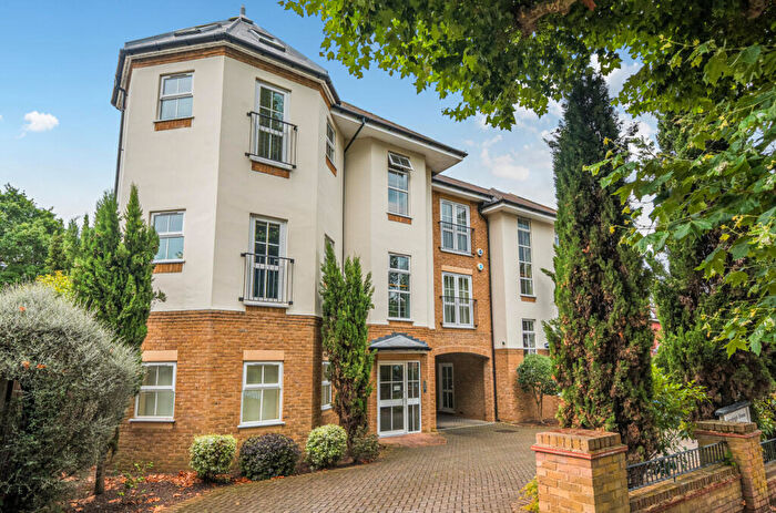 3 Bedroom Penthouse For Sale In Overbury Avenue, Beckenham, BR3