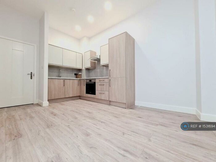 1 Bedroom Flat To Rent In Woodcote Road, Sutton, London, SM6