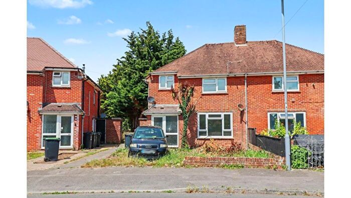 1 Bedroom Flat For Sale In Edward Road, Christchurch, Dorset, BH23