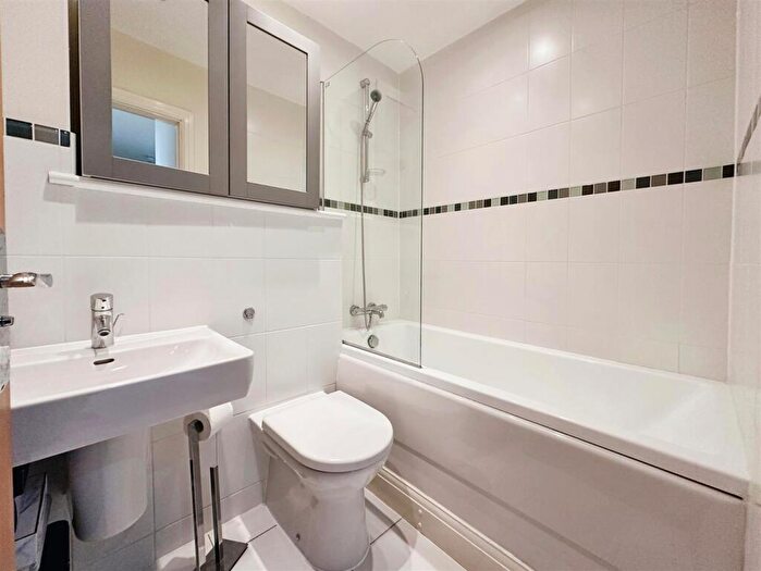 2 Bedroom Apartment For Sale In Trent Place, Warwick, CV34