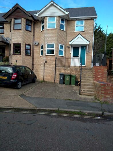 3 Bedroom Semi-Detached House To Rent In St. Marys Road, Isle Of Wight, Cowes, PO31