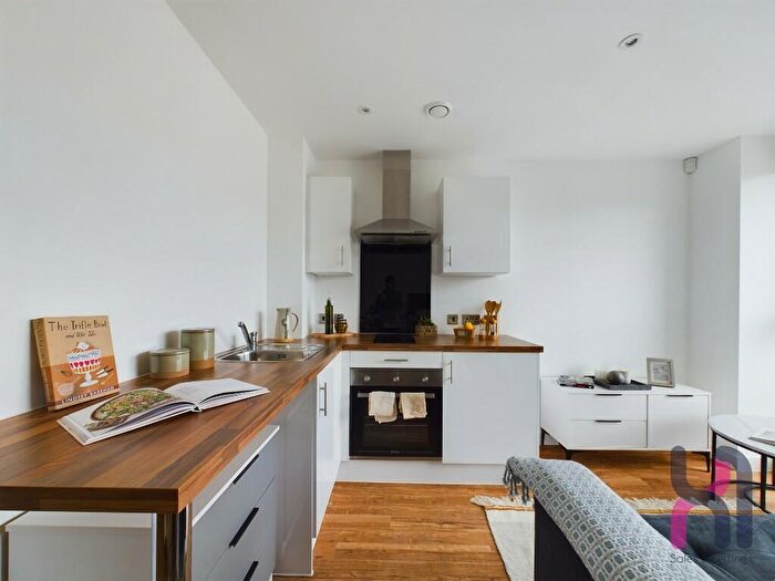 Apartment To Rent In Pomona Strand, Manchester, Greater Manchester, M16