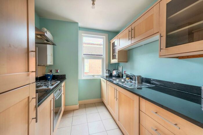 2 Bedroom Flat To Rent In Olive Road, Willesden Green, London, NW2