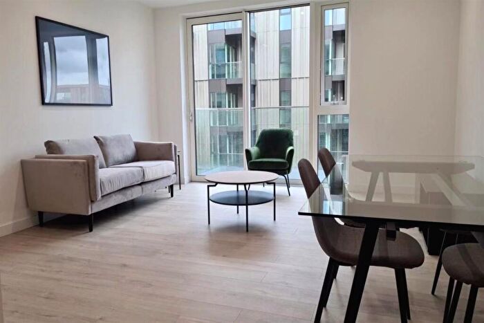 2 Bedroom Apartment To Rent In Hartingtons Court, Coster Avenue, N4