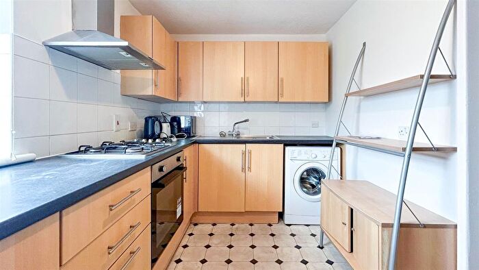 1 Bedroom Flat To Rent In Hobart Drive, Yeading, Hayes, UB4