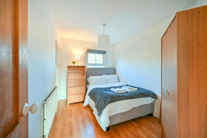 1 Bedroom Flat To Rent In Lower Mortlake Road, Richmond, TW9