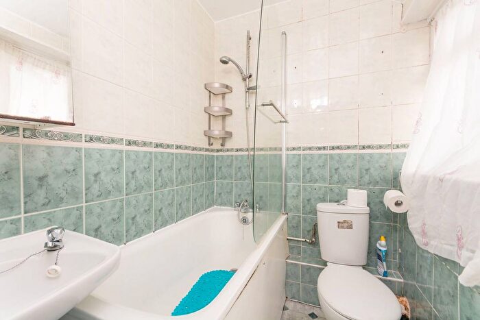 2 Bedroom Flat To Rent In Joel Street, Northwood Hills, Northwood, HA6