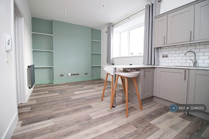 1 Bedroom Flat To Rent In City Centre, Swansea, SA1