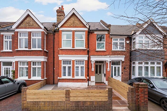 2 Bedroom Flat For Sale In Douglas Road, Surbiton, KT6