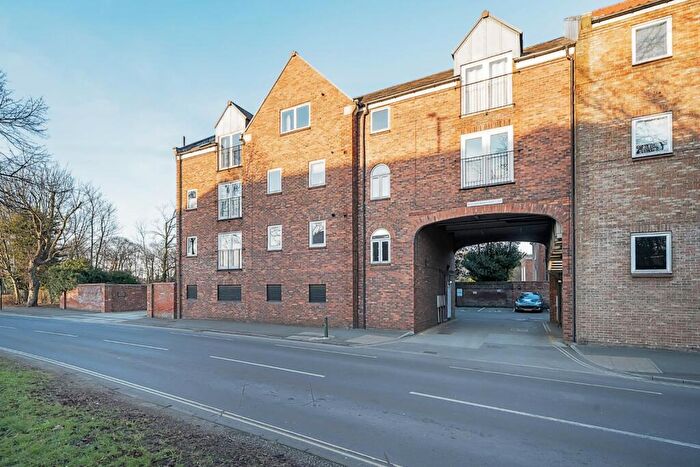 2 Bedroom Flat To Rent In Regal Court, Manor Road, Beverley, East Riding Of Yorkshire, Uk, HU17