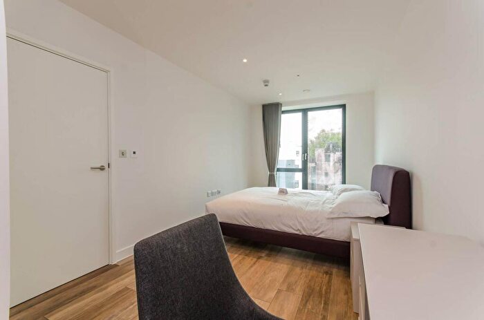 1 Bedroom Flat To Rent In Three Colts Lane, Bethnal Green, E2