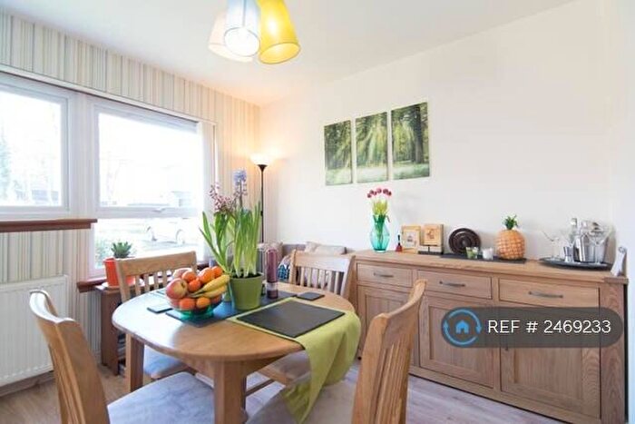 3 Bedroom Maisonette To Rent In Ark Lane, Glasgow, G31