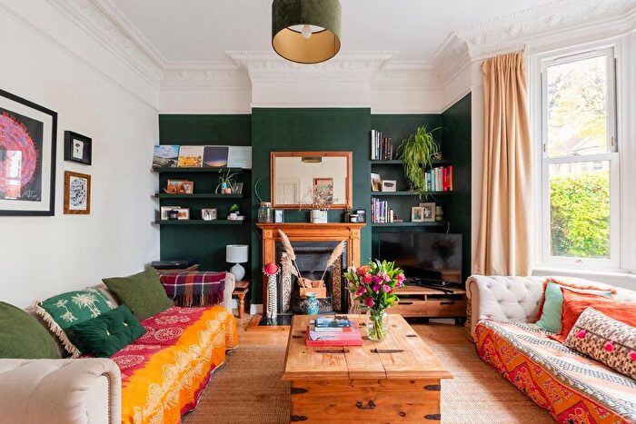 2 Bedroom Flat For Sale In Lilymead Avenue, Knowle, BS4
