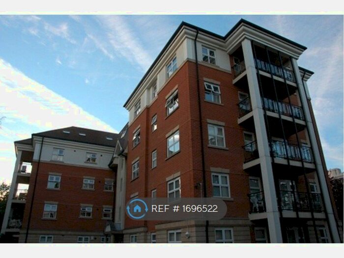 3 Bedroom Flat To Rent In Seymour Court, London, SW15