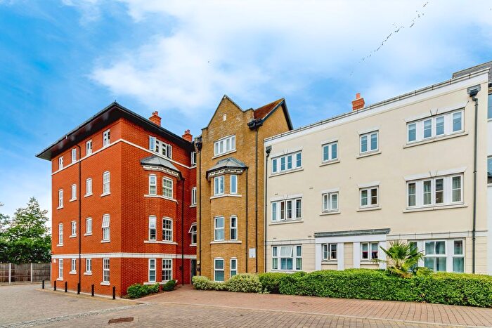 2 Bedroom Flat To Rent In Roche Close, Rochford, SS4