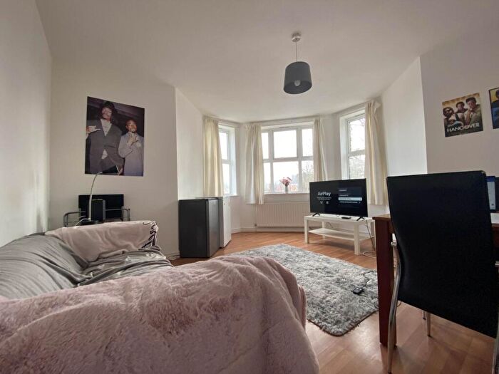 2 Bedroom Flat To Rent In Wilmslow Road, Fallowfield, M14