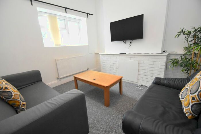 4 Bedroom Property To Rent In Flora Street, Cathays, Cardiff CF24