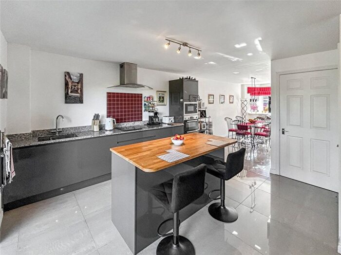 3 Bedroom End Terrace House For Sale In Popham Close, Tiverton, Devon, EX16