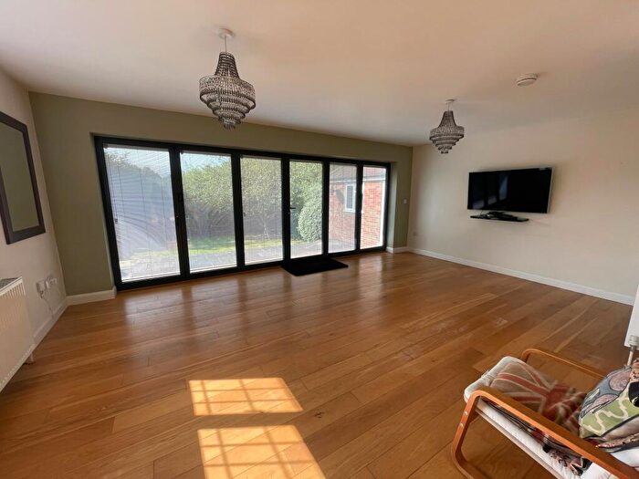 4 Bedroom Chalet To Rent In Manor Road, Wheathampstead, St. Albans, AL4