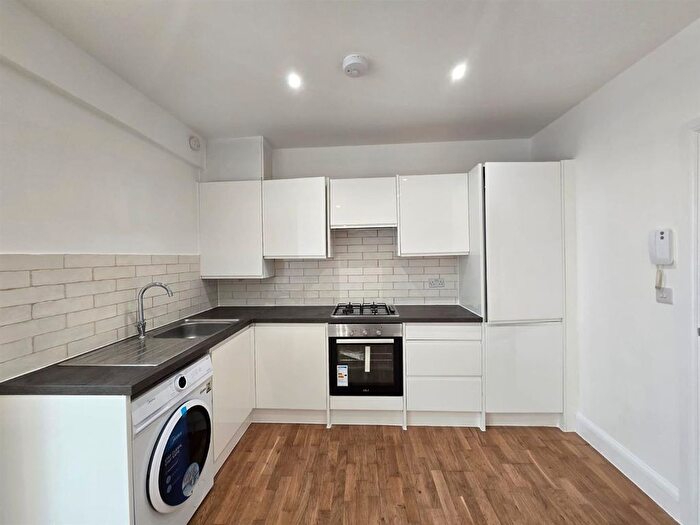 2 Bedroom Flat To Rent In Vicarage Road, Leyton, E10