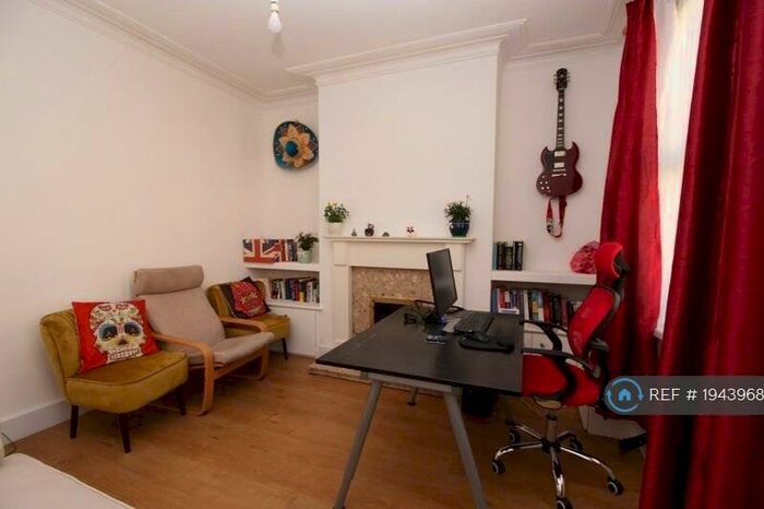 2 Bedroom Terraced House To Rent In Burder Street, Loughborough, LE11