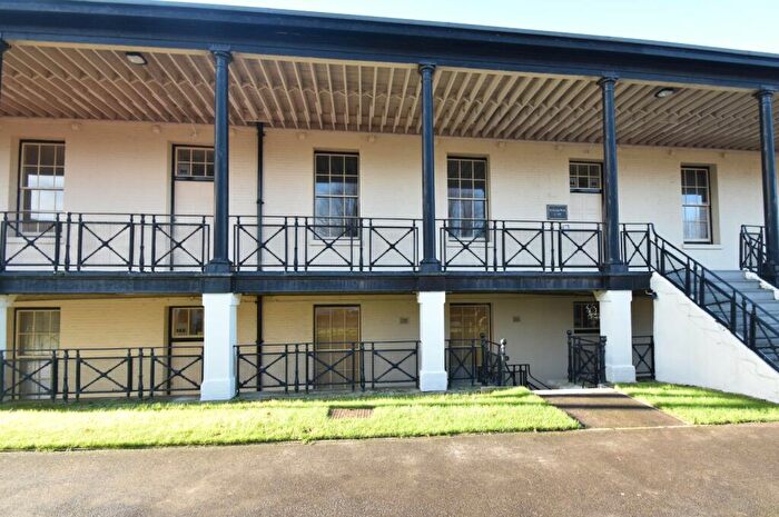 2 Bedroom Flat To Rent In St. Georges Walk, Gosport, Hampshire, PO12