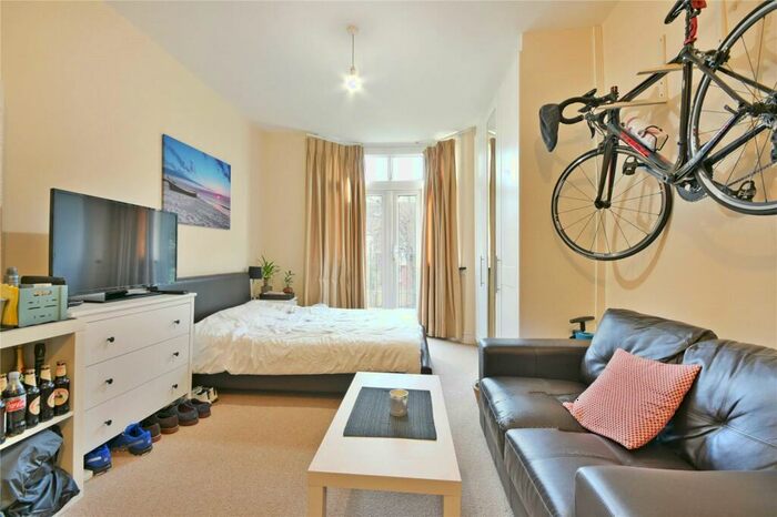Studio To Rent In Blenheim Gardens, Willesden Green, NW2