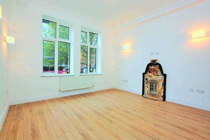 2 Bedroom Flat To Rent In Georgian Court, Vivian Avenue, Hendon, NW4