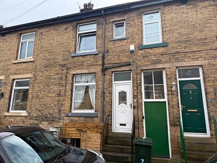 2 Bedroom Terraced House For Sale In Shaftesbury Avenue, Shipley, BD18