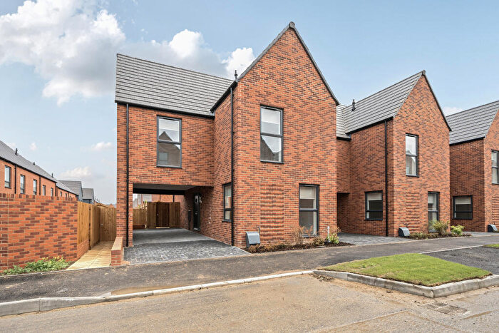 3 Bedroom Terraced House To Rent In Elder Drive -, LU5