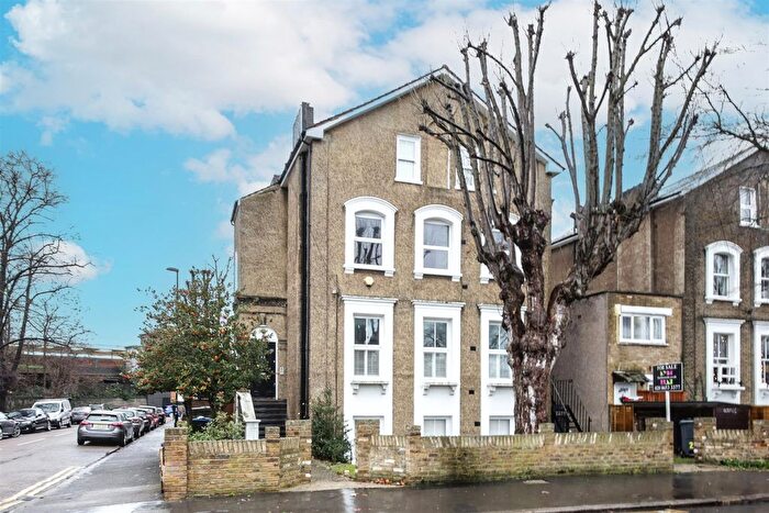 2 Bedroom Flat For Sale In Dagnall Park, South Norwood, SE25