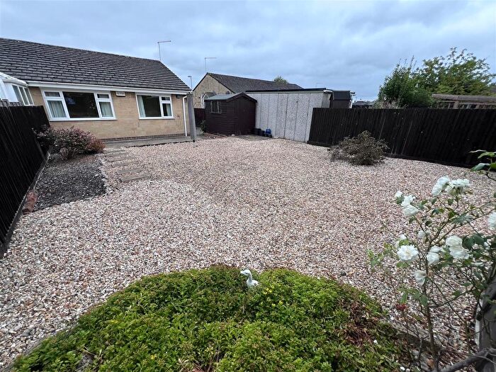 2 Bedroom Semi-Detached Bungalow For Sale In Arun Close, Gillingham, SP8