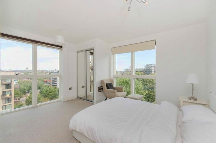 3 Bedroom Flat To Rent In Lakeside Drive, Park Royal, London, NW10
