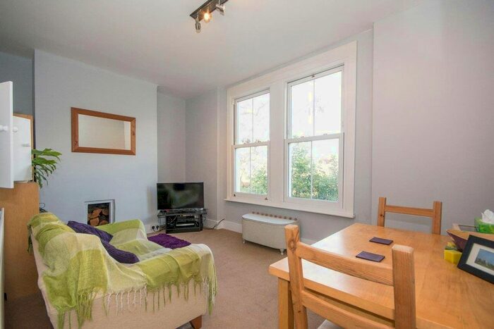 1 Bedroom Flat To Rent In Larkhall Rise, London, SW4