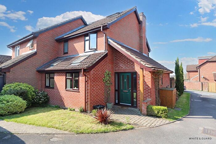 3 Bedroom Semi-Detached House For Sale In Beverley Gardens, Swanmore, SO32