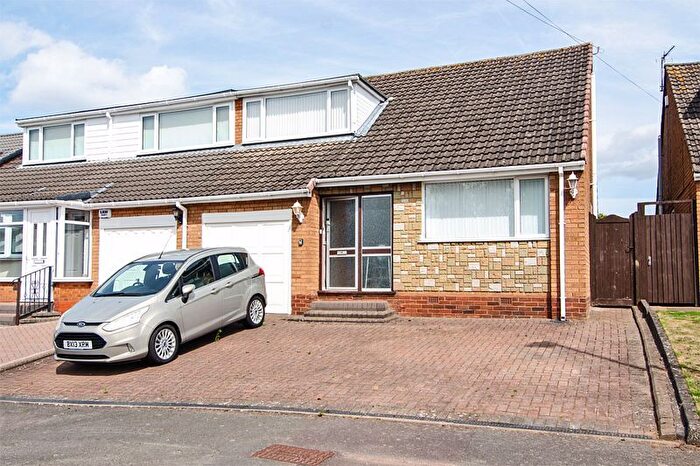 3 Bedroom Semi-detached House For Sale In Warren Road, Burntwood, WS7