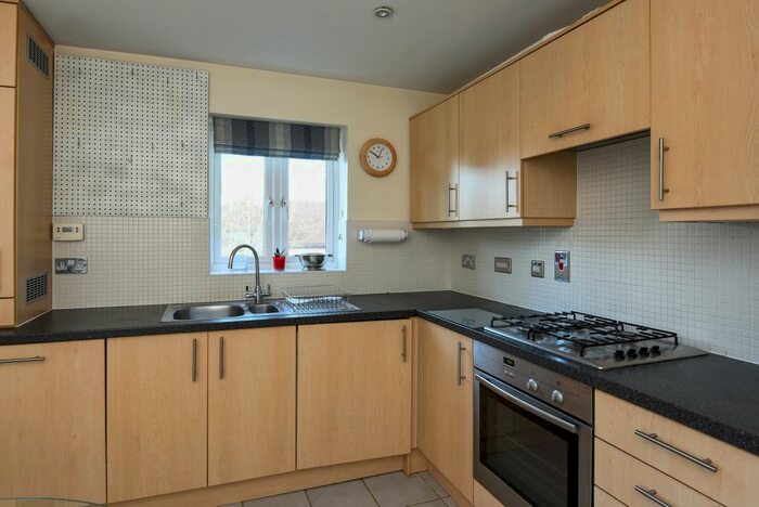 2 Bedroom Flat To Rent In Upper Meadow, Headington, Oxford, OX3