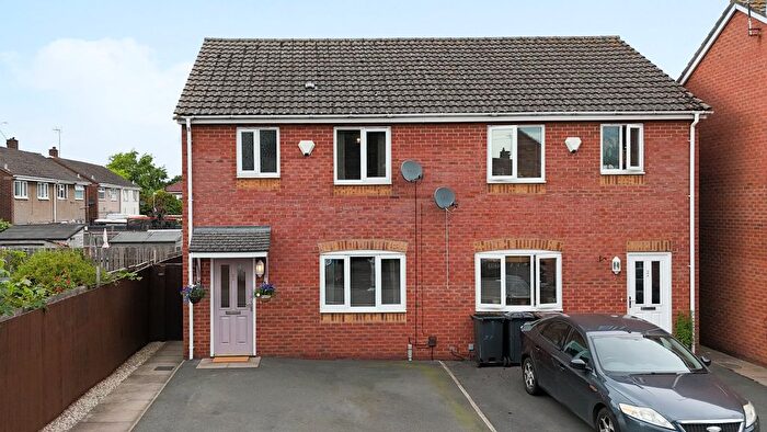 3 Bedroom Semi Detached House For Sale In Doulton Court, Bedworth, Warwickshire, CV12