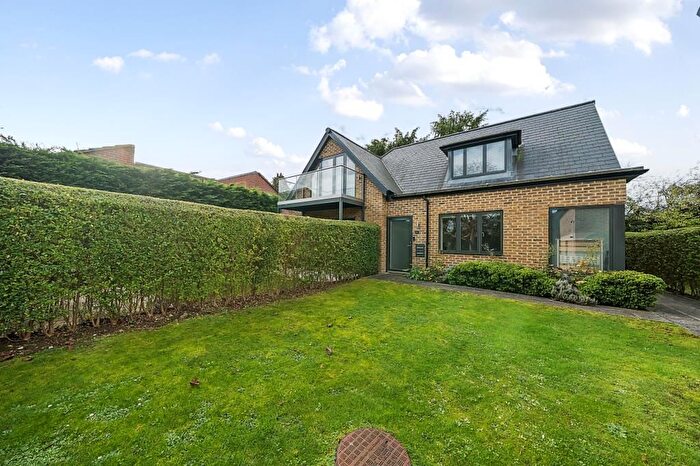 2 Bedroom Flat To Rent In Cumnor Hill, Oxford, OX2